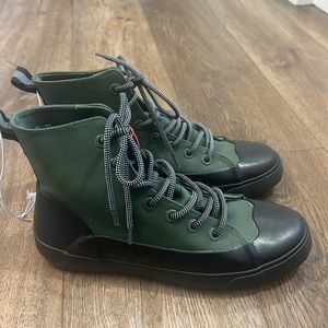 Hunter x Target Dipped Canvas Lace Up Sneakers Olive Green Unisex M7 / W9 NWOT